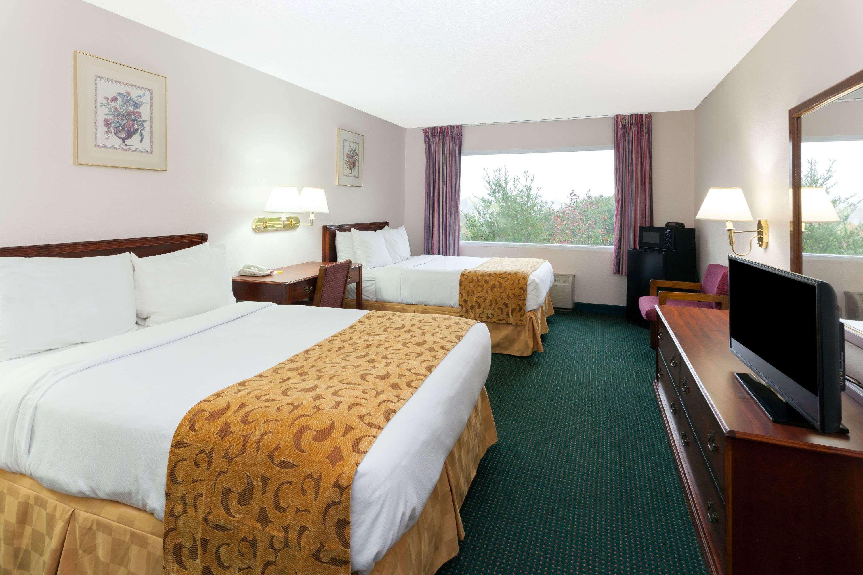 Days Inn By Wyndham Dahlonega University Area Εξωτερικό φωτογραφία
