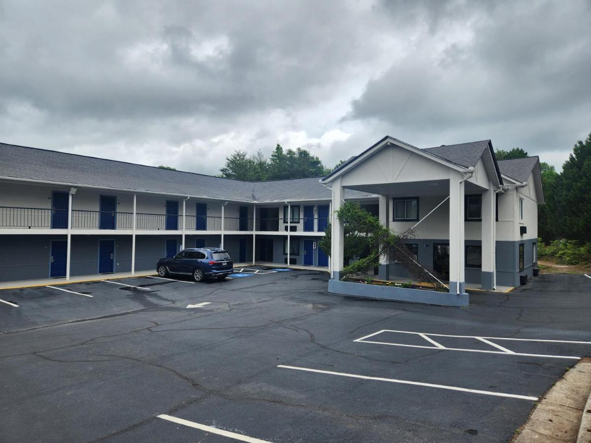 Days Inn By Wyndham Dahlonega University Area Εξωτερικό φωτογραφία
