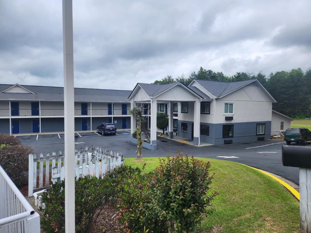 Days Inn By Wyndham Dahlonega University Area Εξωτερικό φωτογραφία