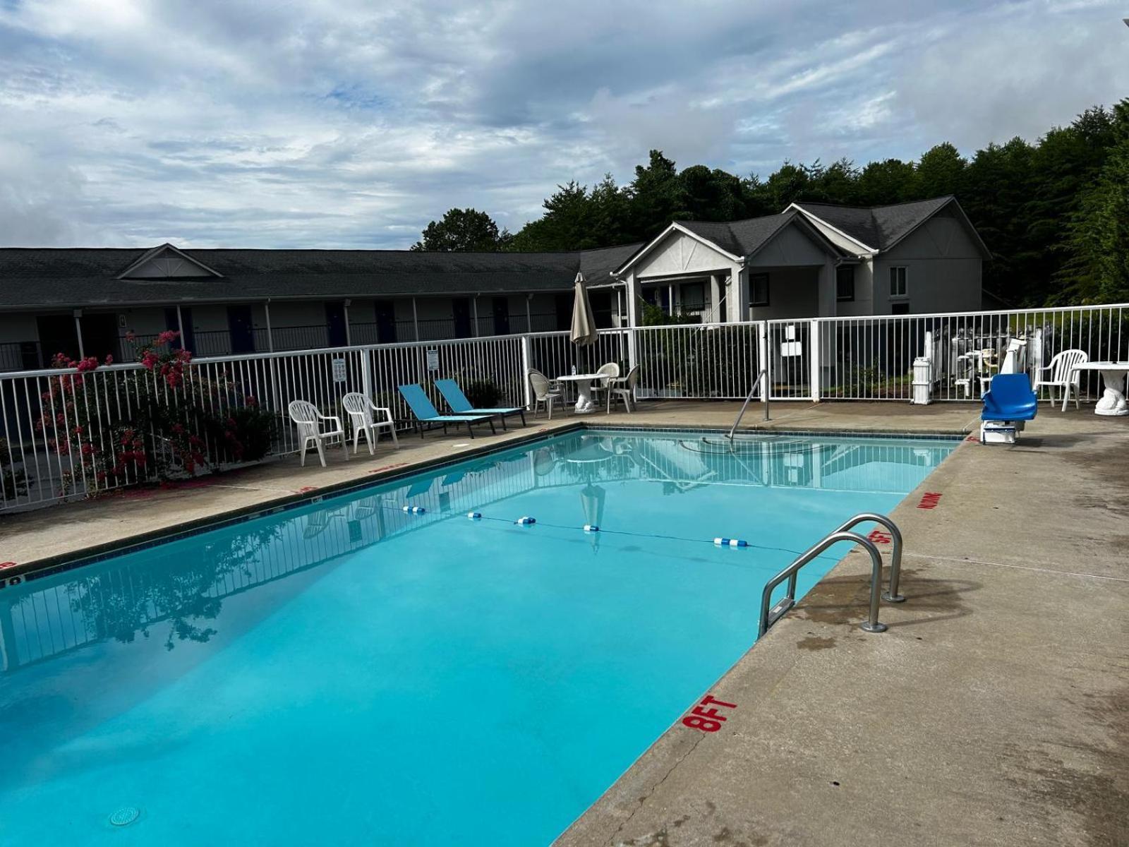 Days Inn By Wyndham Dahlonega University Area Εξωτερικό φωτογραφία