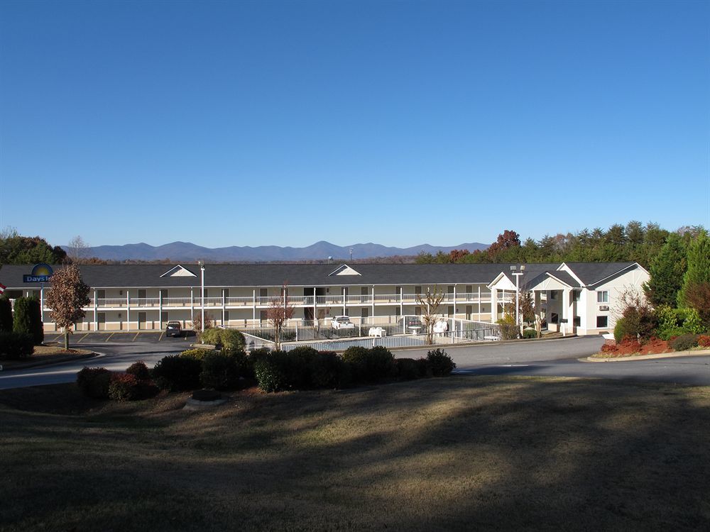 Days Inn By Wyndham Dahlonega University Area Εξωτερικό φωτογραφία
