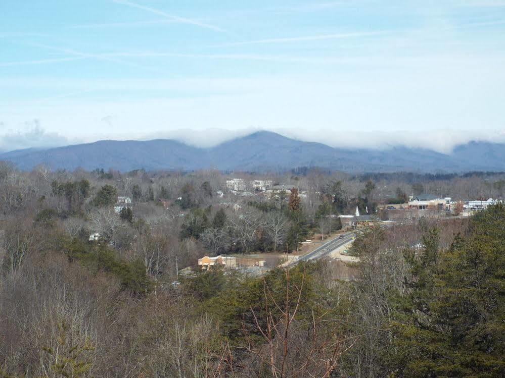 Days Inn By Wyndham Dahlonega University Area Εξωτερικό φωτογραφία